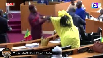 Bójka w parlamencie Senegalu