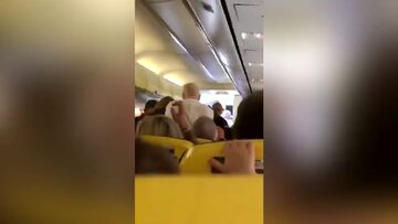 Bójka w samolocie linii lotniczych Ryanair
