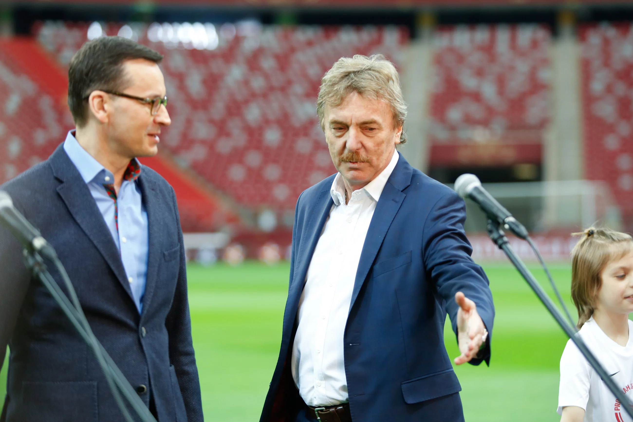 Mateusz Morawiecki i Zbigniew Boniek (podczas innej wspólnej konferencji)