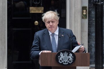 Boris Johnson zrezygnował z kierowania Partią Konserwatywną i zapowiedział, że ustąpi z fotela premiera