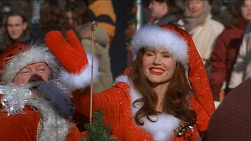 Boże Narodzenie. Geena Davis w filmie „Długi pocałunek na dobranoc”