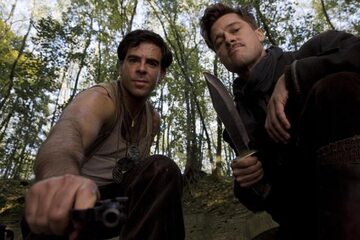 Brad Pitt i Eli Roth w filmie „Bękarty wojny” (2009)
