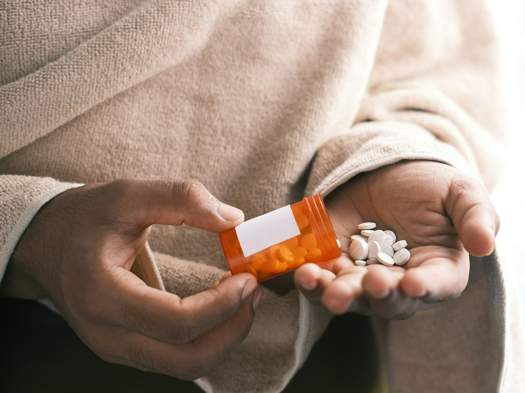 Ta witamina uchodzi za zdrową. Dietetyk zwrócił jednak uwagę na jeden istotny szczegół!