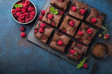 Brownie wcale nie musi być kaloryczne. Jak zrobić zdrowszą wersję tego deseru?