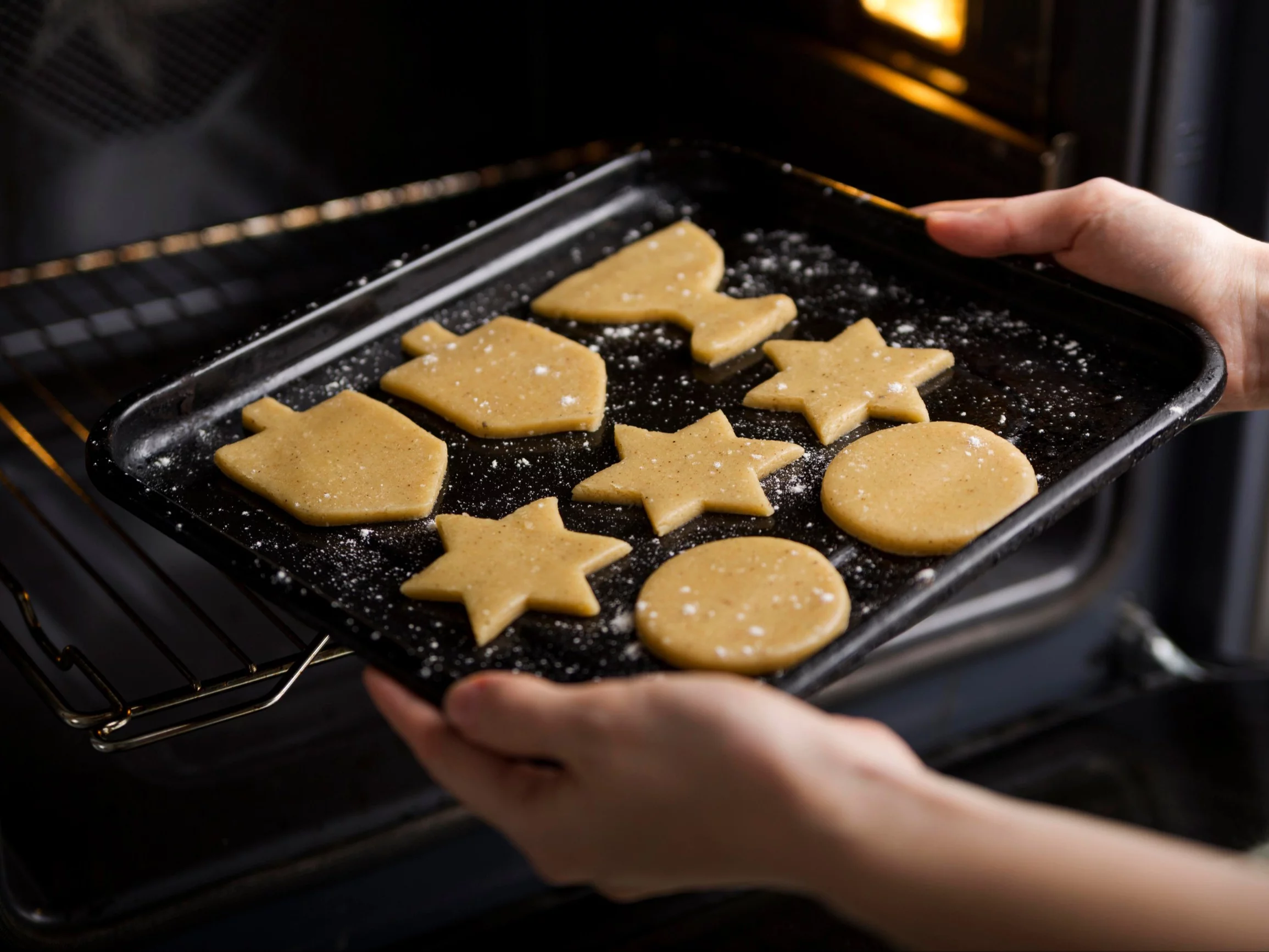 Blacha do pieczenia pachnie spalenizną? Te metody zmienią wszystko