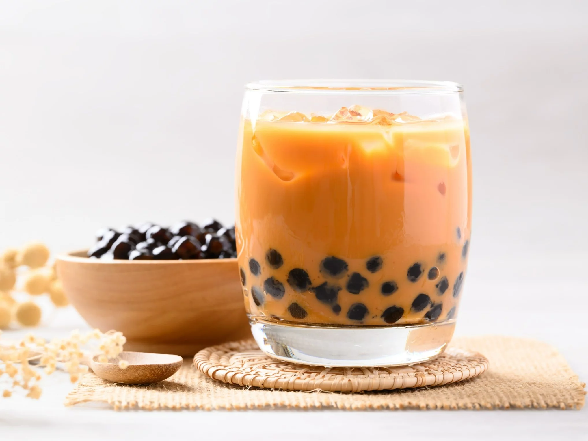 Eksperci ostrzegają przed popularnym napojem. Wiele osób pije go codziennie, a to błąd