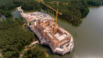 Budowa „zamku” w Stobnicy
