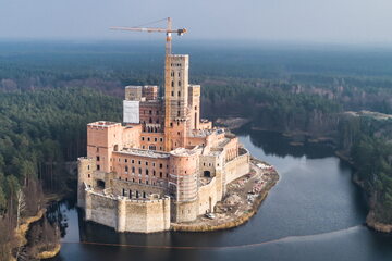 Budowa „zamku” w Stobnicy