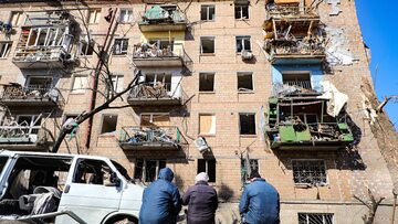 Budynek mieszkalny w Kijowie, ostrzelany przez Rosjan