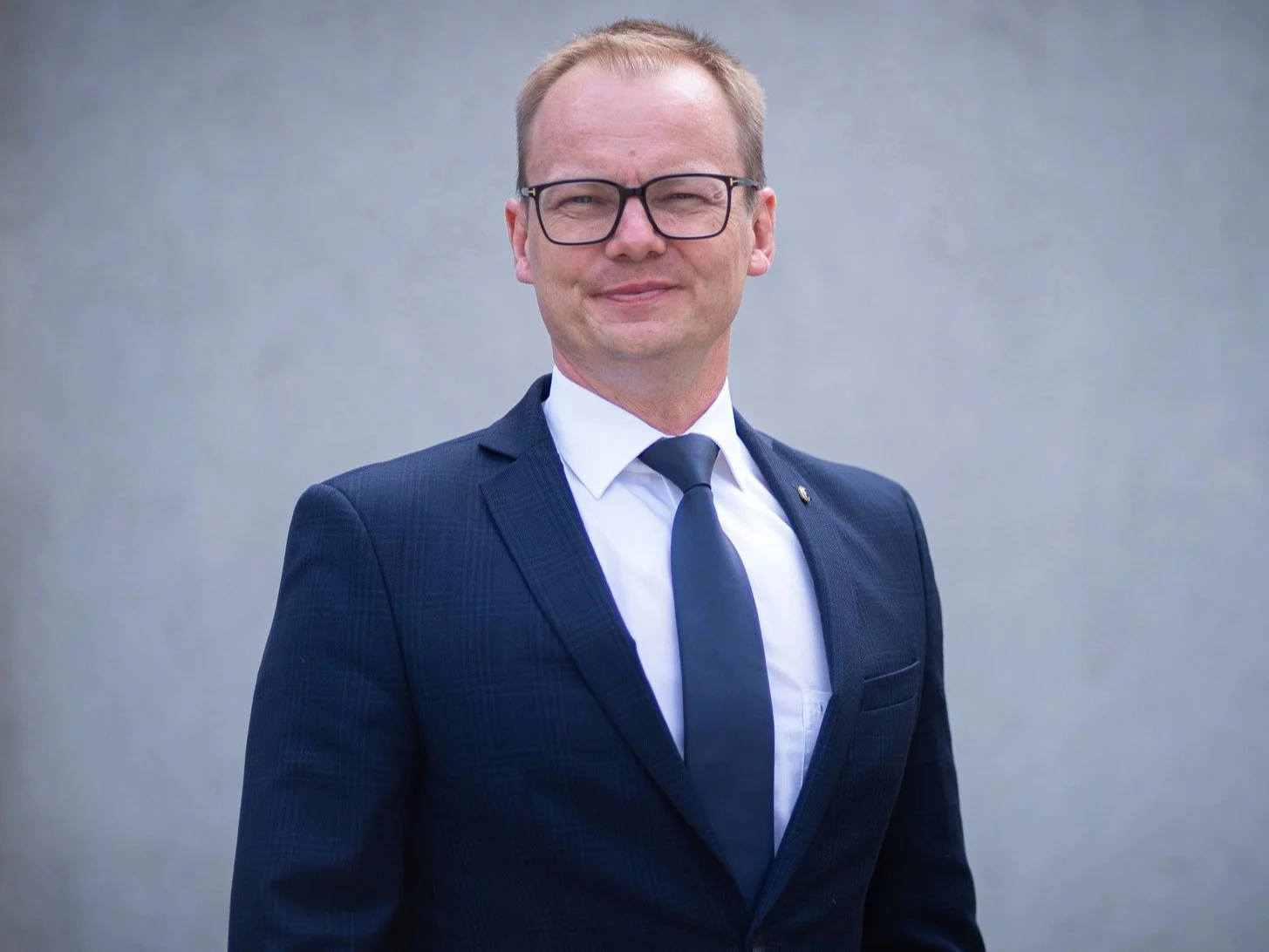 Burmistrz Bielan: Mieszkańcy proszą nas, żebyśmy zabrali nowiutkie ławki, bo w nocy odbywają się na nich popijawy