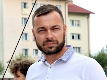 Burmistrz Ustrzyk Dolnych Bartosz Romowicz.