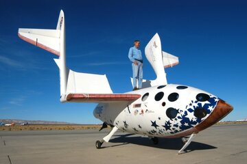 Burt Rutan na SpaceShipOne, pierwszy statek kosmiczny zbudowany za prywatne pieniądze
