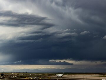 Burza nad lotniskiem/zdjęcie poglądowe