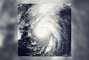 Burza tropikalna na zdjęciach NASA