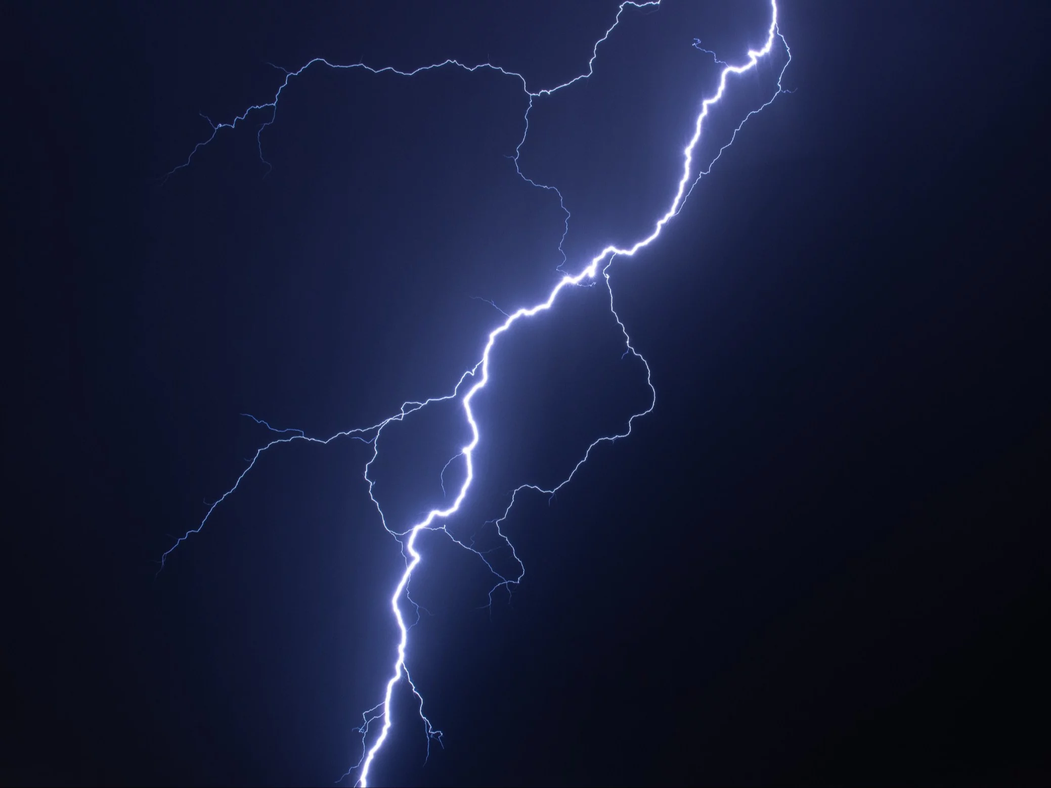 Zerwane dachy, zalane domy i setki interwencji. To nie koniec burz nad Polską