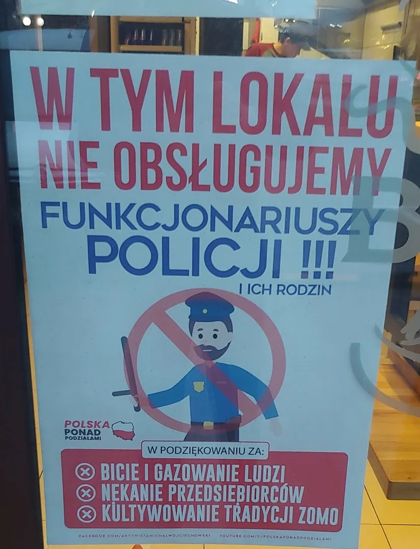 Plakat przy wejściu do Byczego Burgera