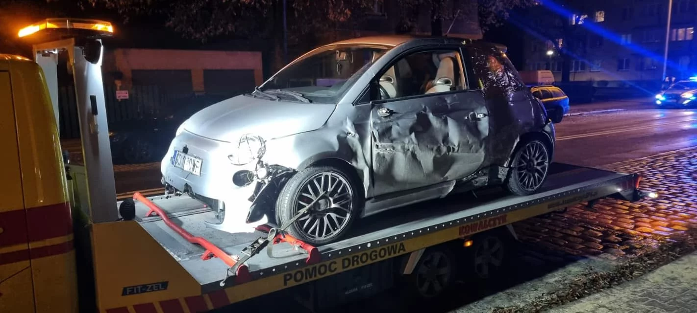 Poobijany Abarth 500 znaleziony przez policjantów