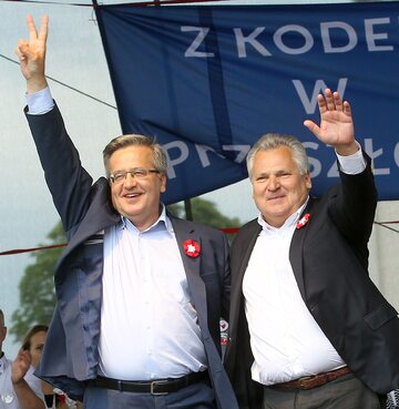 Byli prezydenci: Bronisław Komorowski i Aleksander Kwaśniewski