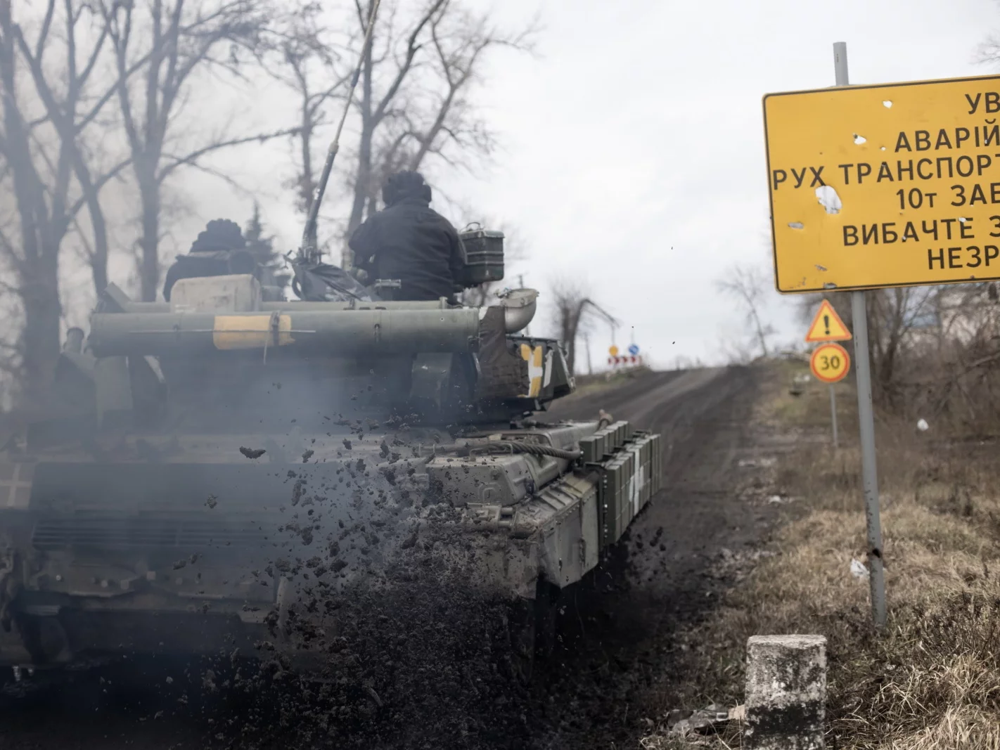 Żołnierze Sił Zbrojnych Ukrainy w pobliżu frontu w obwodzie donieckim