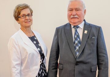 Były prezydent Lech Wałęsa z żoną Danutą