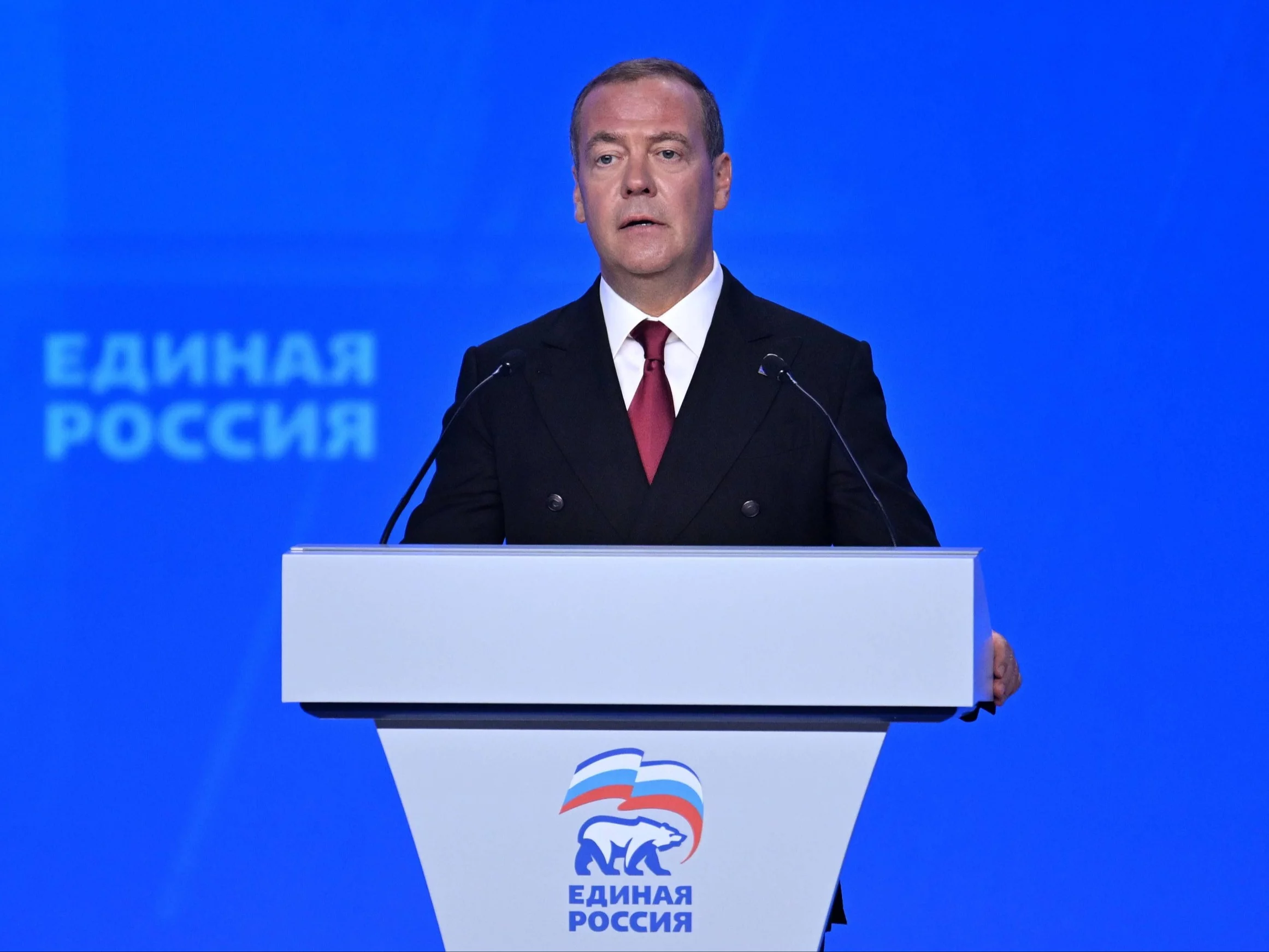 Były prezydent Rosji grozi pozwem. Chce odebrać Polsce rezydencję prezydenta