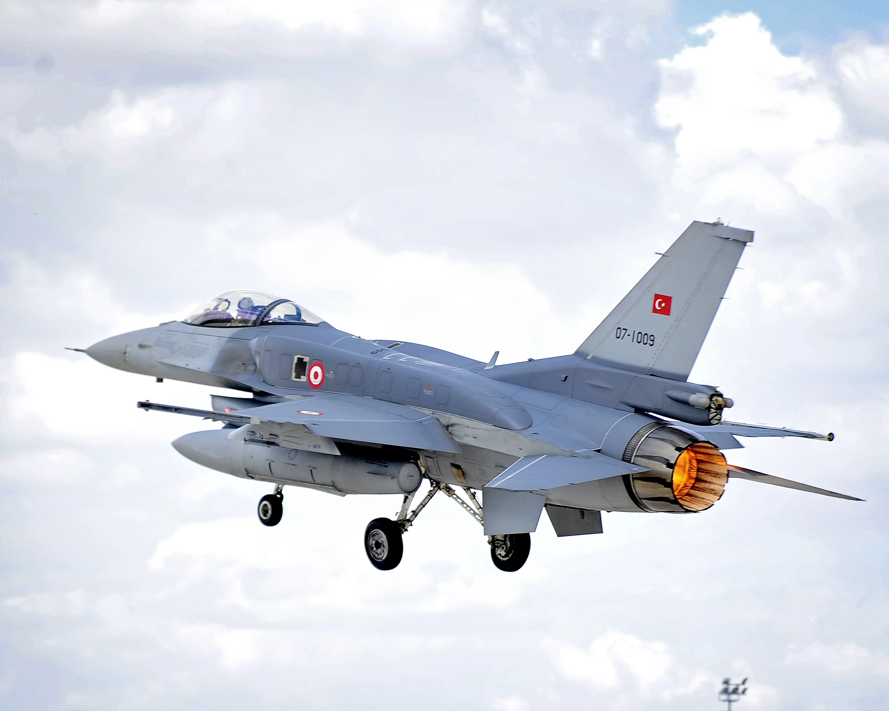 Turecki F-16