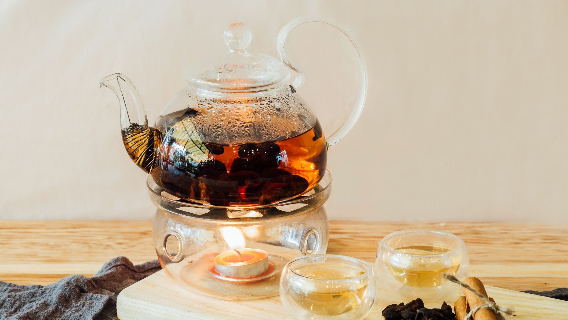 Ten napój smakuje lepiej niż niejedna kawa, a powstaje z odpadków. Pobudza i usprawnia trawienie