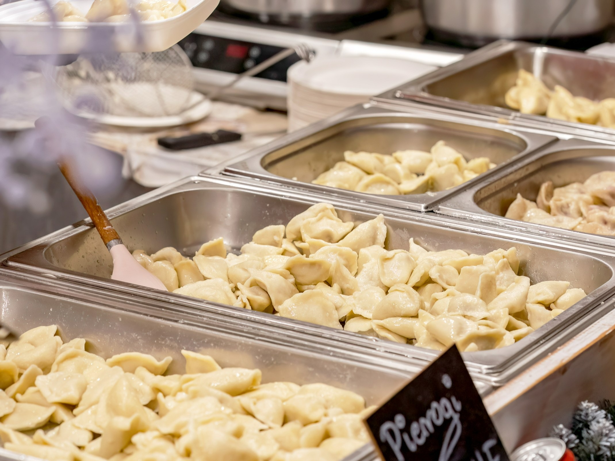 Tylu Polaków zamawia catering na święta. Ta grupa czuje presję