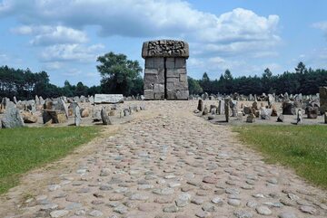 Centralna część pomnika Ofiar Obozu Zagłady w Treblince