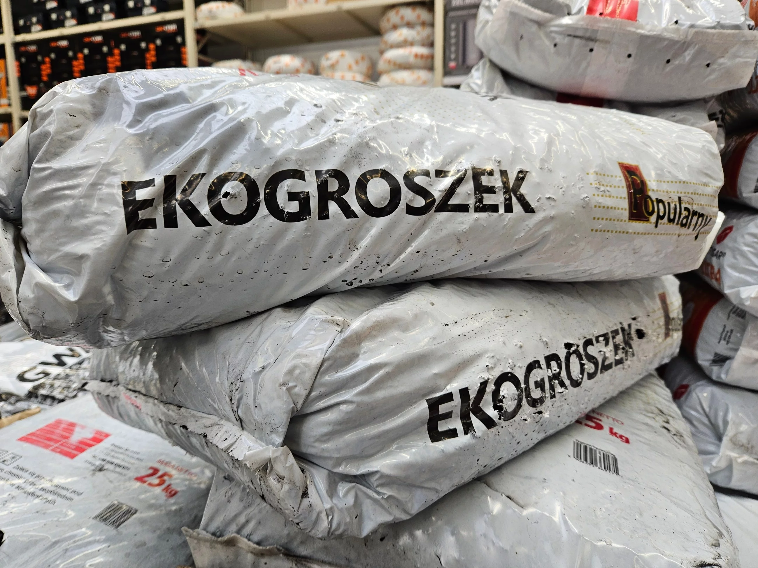 Ekogroszek dobrej jakości łatwo rozpoznać po odpowiednich parametrach i jednorodnym wyglądzie paliwa