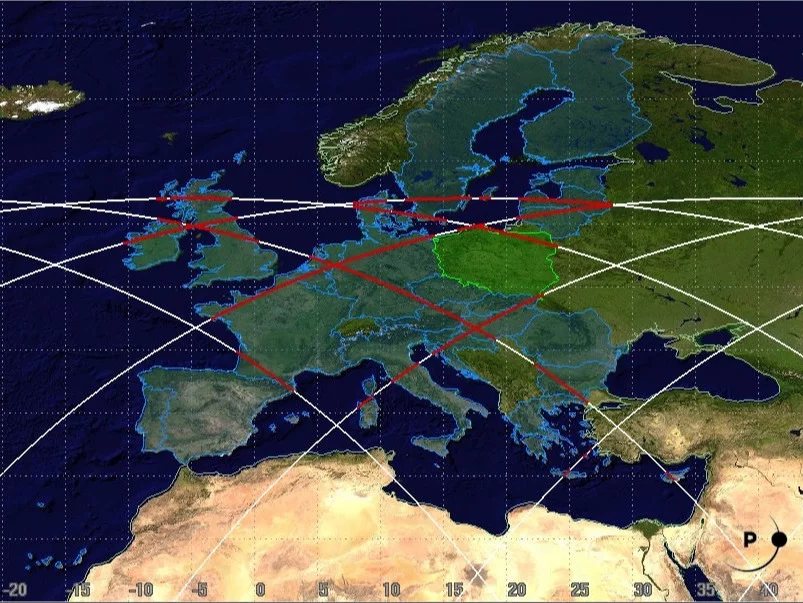 Grafika z trajektorią lotu chińskiego obiektu