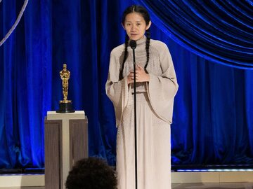 Chloe Zhao podczas ceremonii rozdania Oscarów