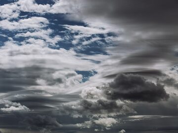 Chmury lenticularis/zdjęcie poglądowe