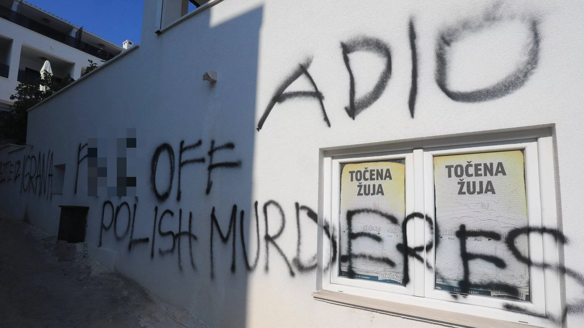 Wulgarne napisy na domu Polaków po śmierci 67-latka w Chorwacji