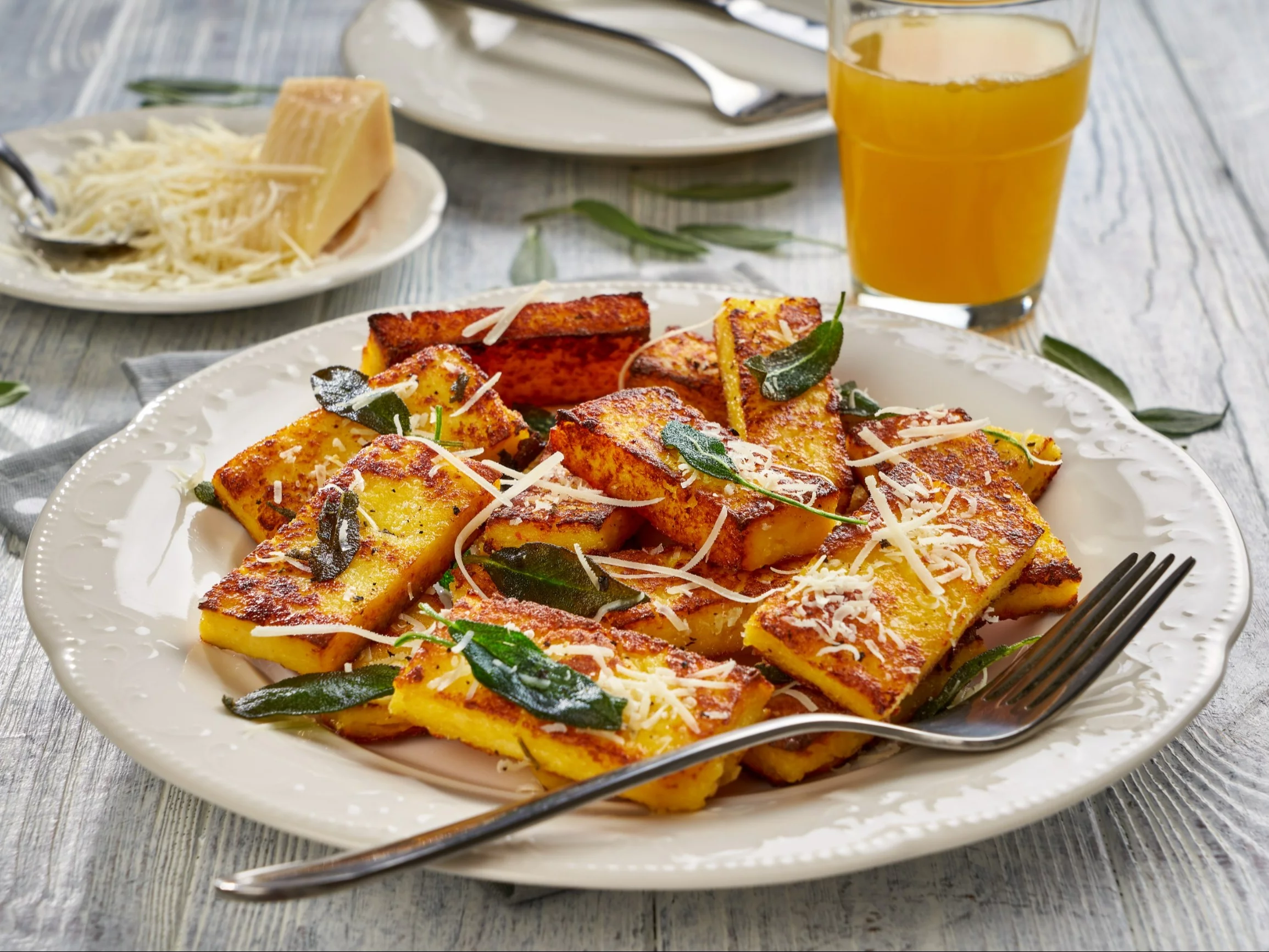 Smażona polenta z parmezanem