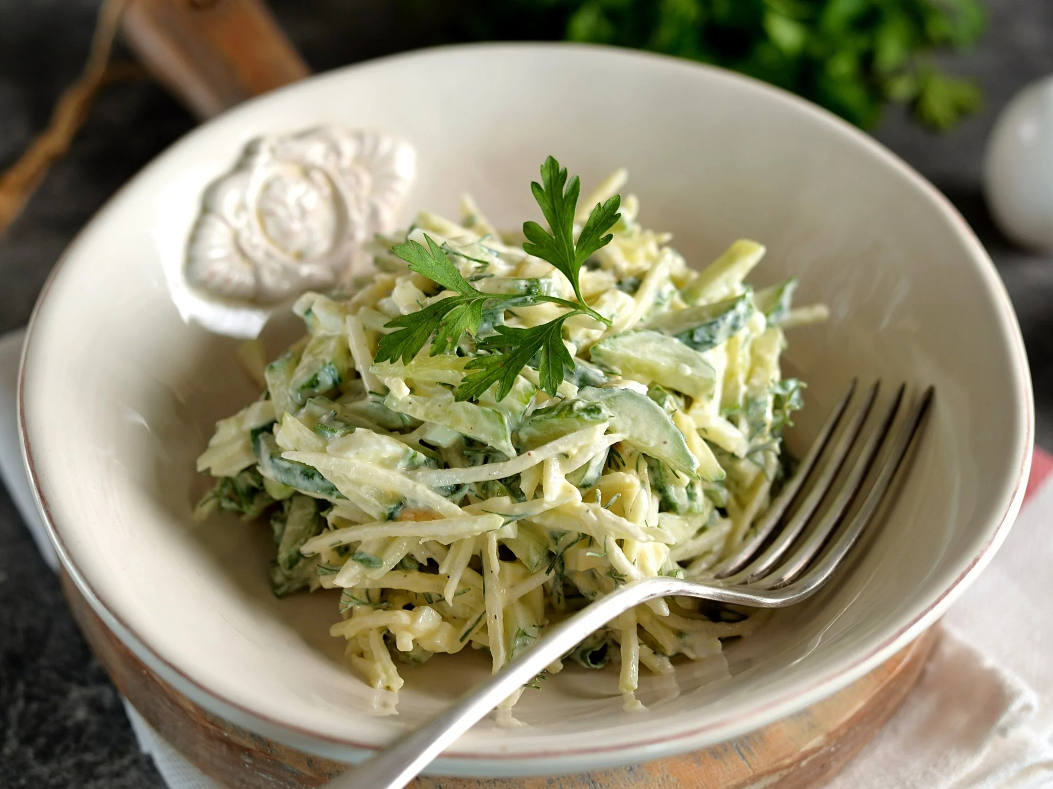 Surówka z kalarepy i ogórka