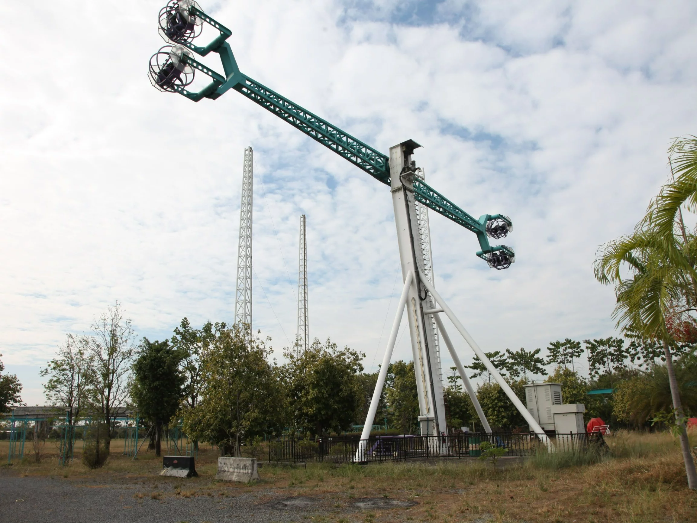 Park rozrywki. Zdjęcie poglądowe