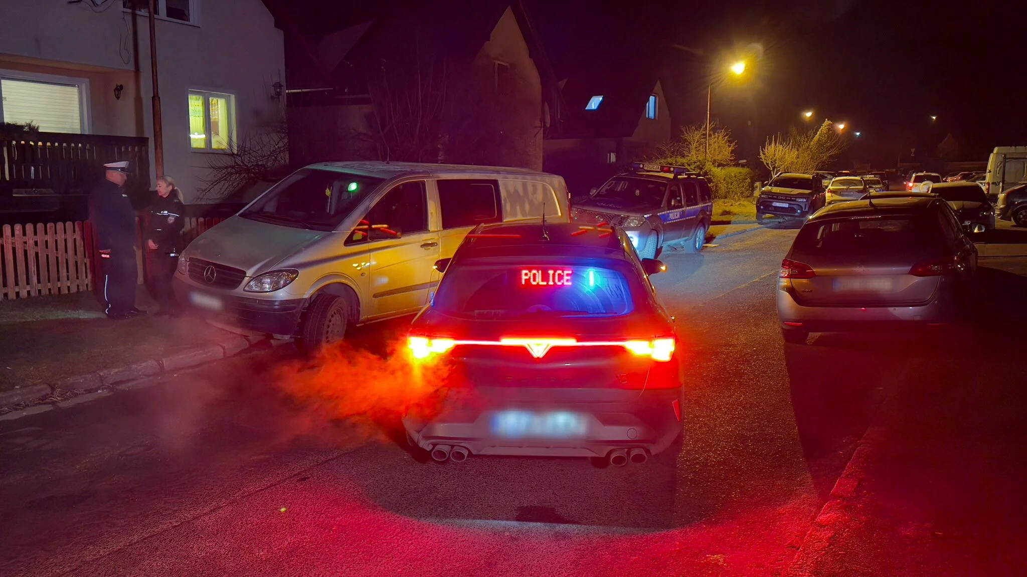 Policja na miejscu zabójstwa dziewczynki w Jeleniej Górze