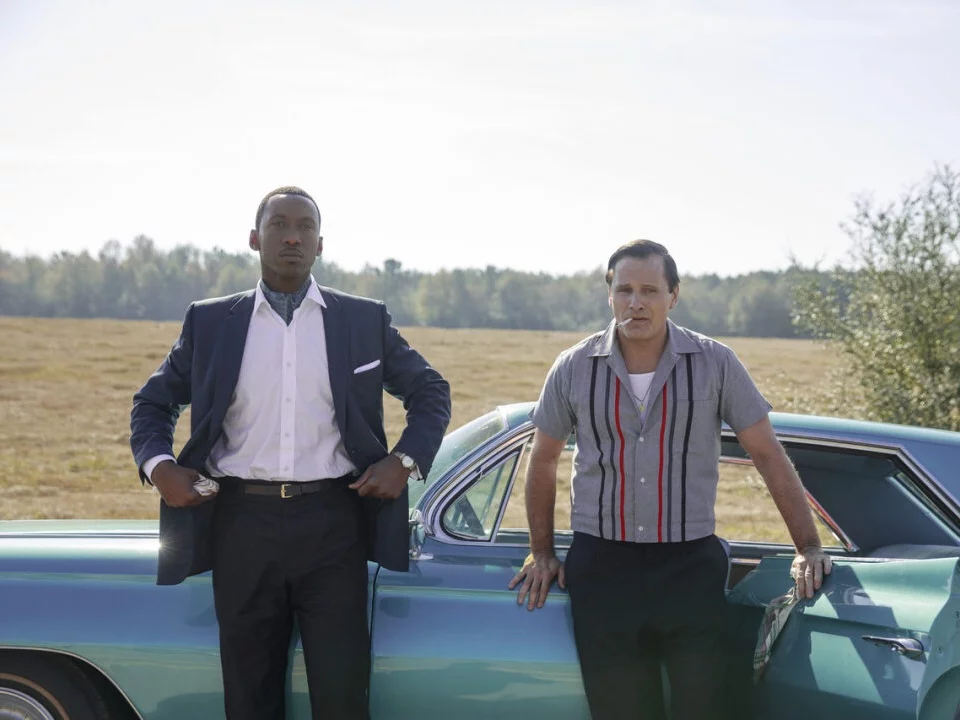 Kadr z filmu "Green Book". Mahershala Ali i Viggo Mortensen