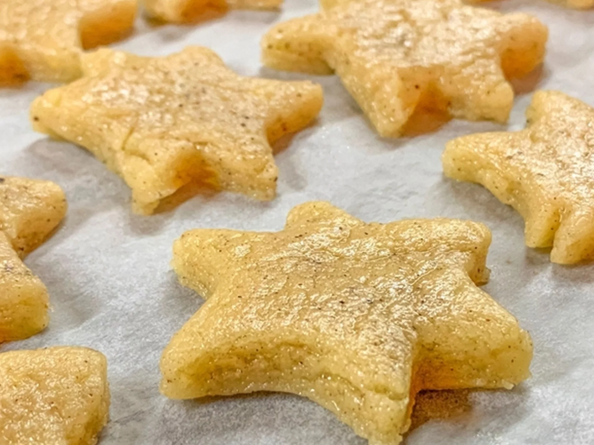4 składniki i żadnego proszku do pieczenia. Te ciasteczka wychodzą idealnie kruche