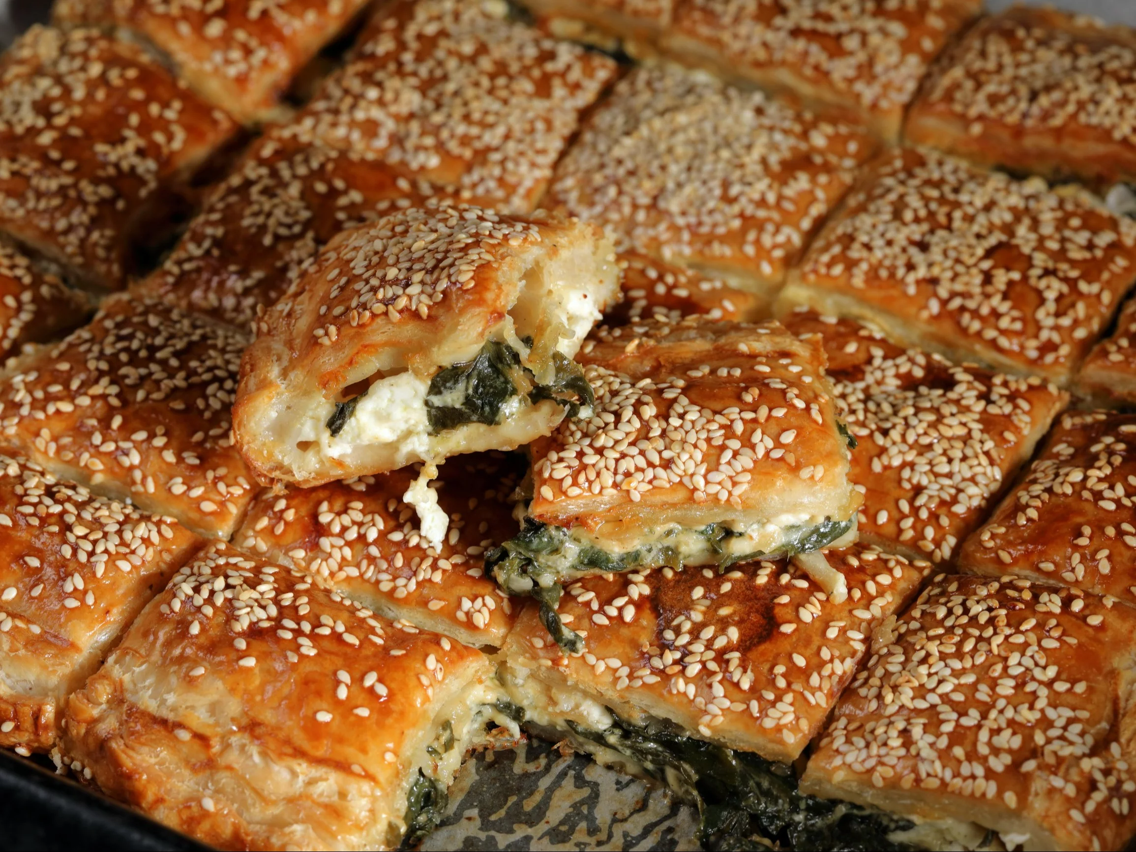 Ciasto francuskie z serem i szpinakiem