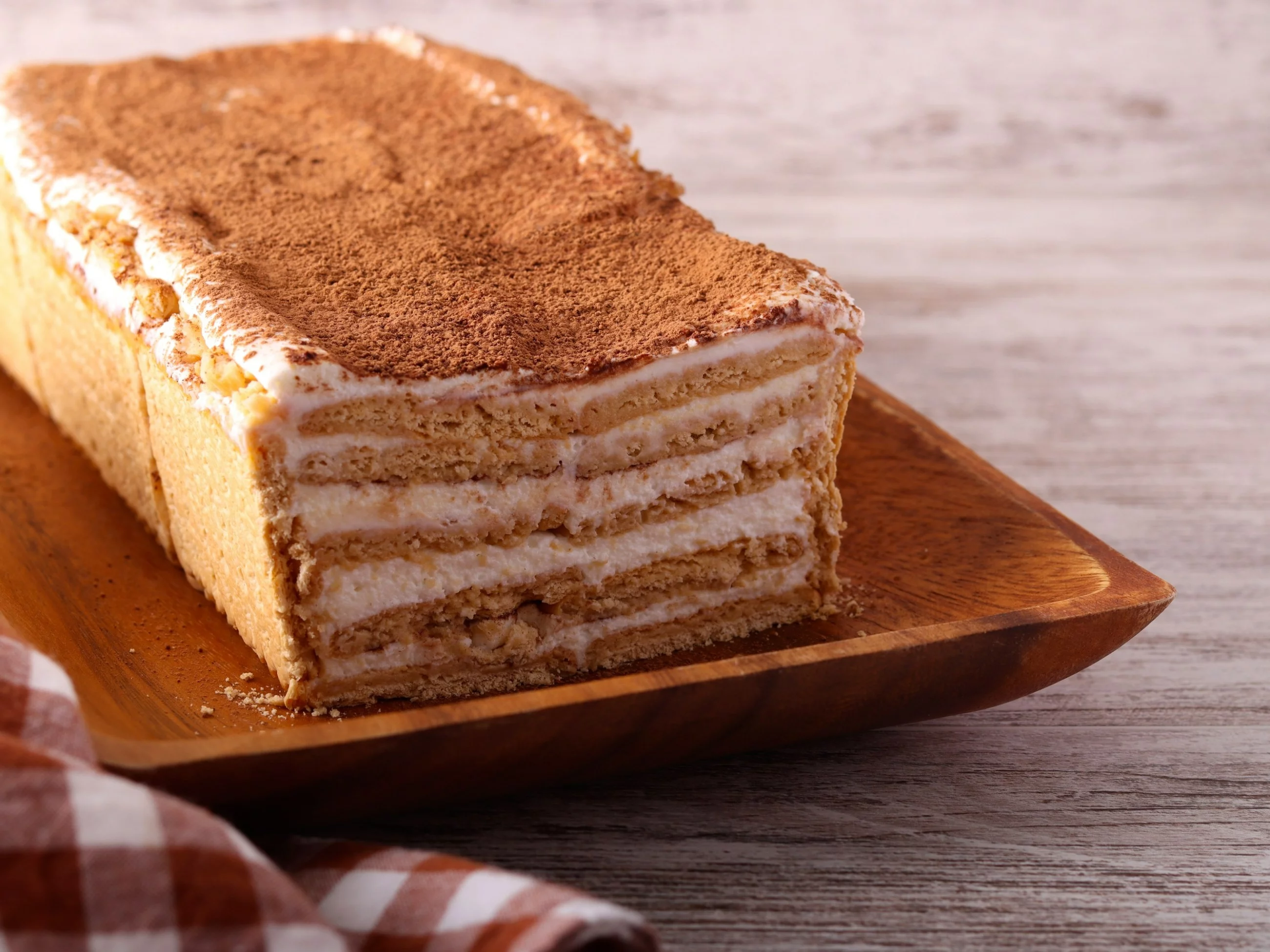Ciasto warstwowe z kremem jogurtowym