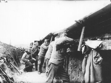Cieszyniacy z 100 pułku piechoty w okopach pod Gorlicami