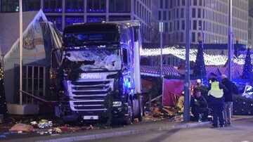 Ciężarówka wjechała w tłum w Berlinie