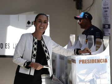 Claudia Sheinbaum w lokalu wyborczym w Meksyku