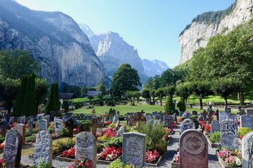 Cmentarz w jednej z alpejskich miejscowości (zdj. ilustracyjne)