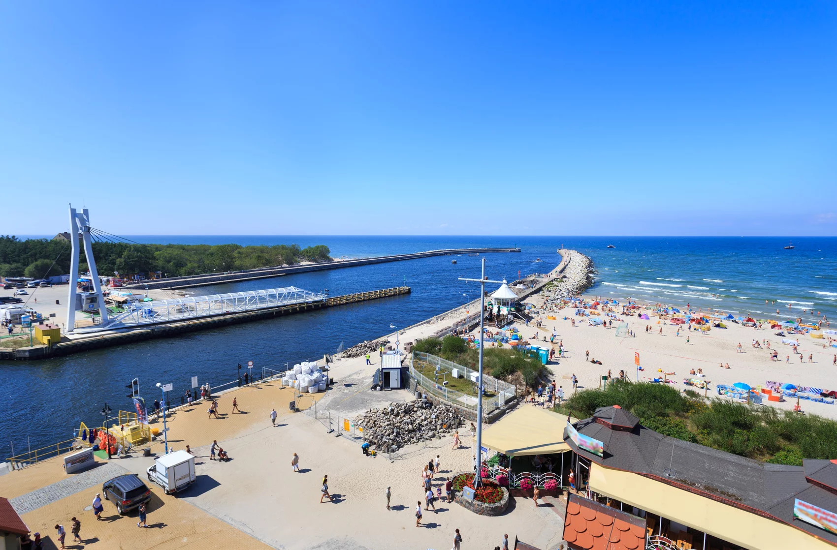 Plaża nad polskim morzem, zdjęcie ilustracyjne