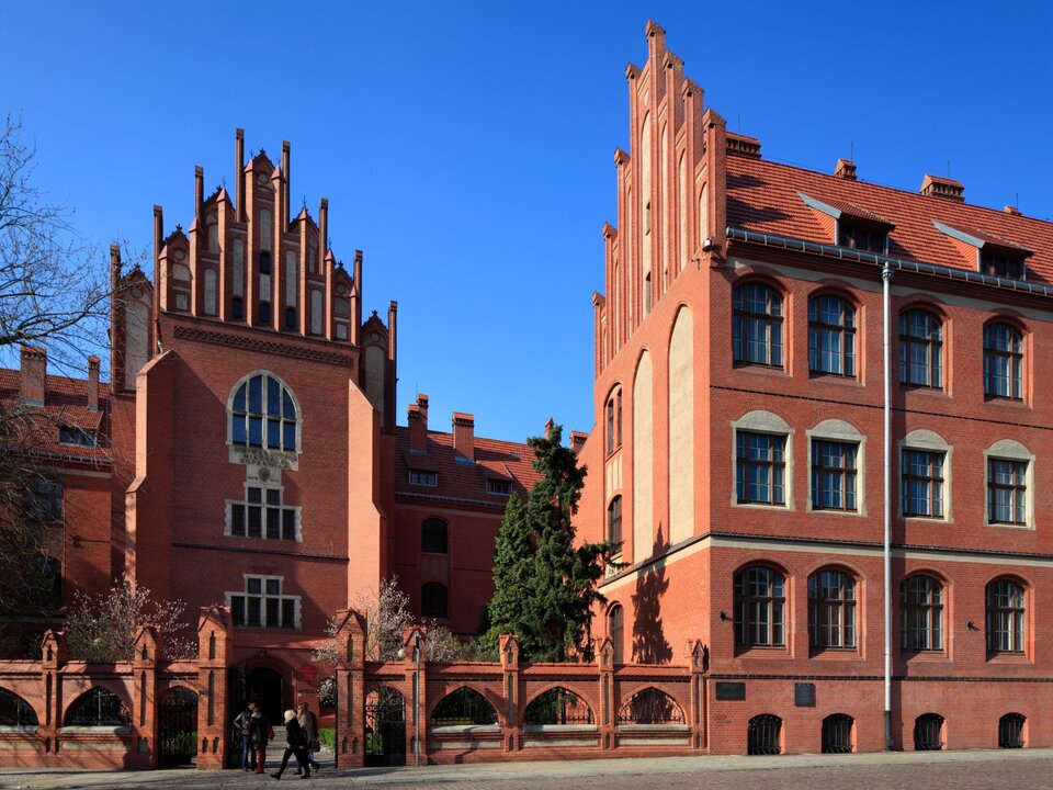 Wydział Sztuk Pięknych Uniwersytetu Mikołaja Kopernika W Toruniu Uniwersytet Mikołaja Kopernika. Historia i obecna działalność uczelni