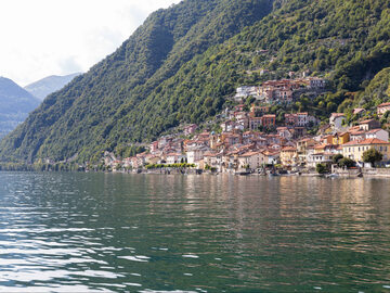 Colonno, wille nad jeziorem Como, zdjęcie ilustracyjne