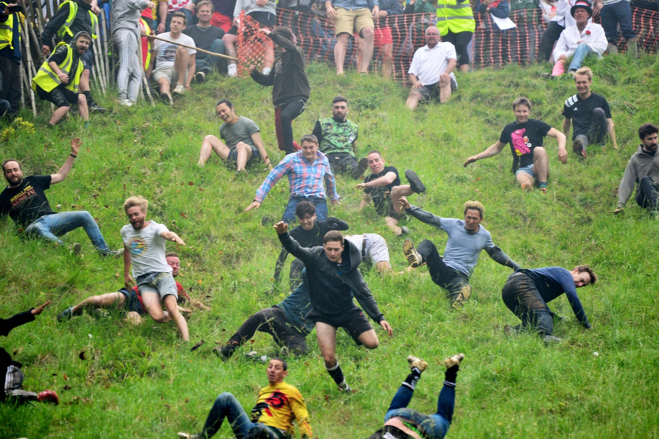 Zawody Cooper's Hill Cheese-Rolling and Wake w Gloucestershire